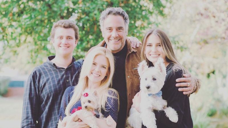 ¡brad Garrett Y Su Esposa Isabeall Quella Ahora Están Oficialmente